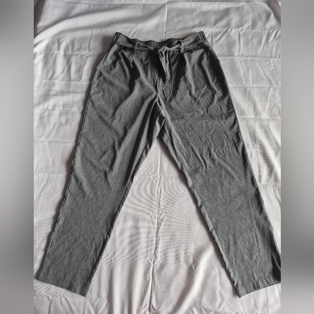 Calvin Klein Lightweight Dress Pants Sz Lg Gray Taper Leg Attached Belt Minimal